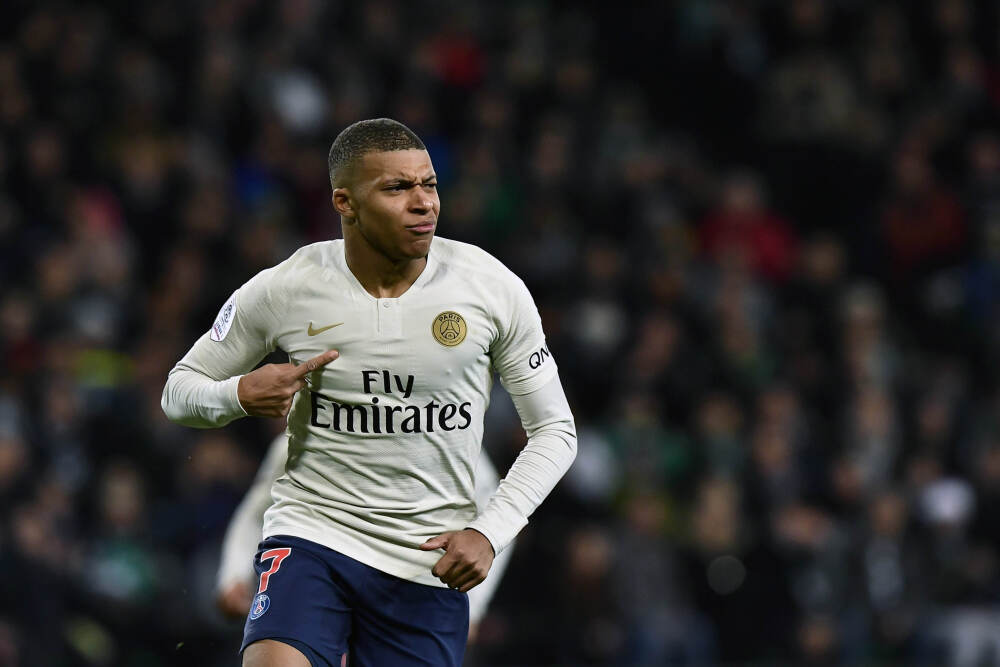 佩雷拉：离开曼联时故意避免和滕哈赫对话，怕被他说服留队